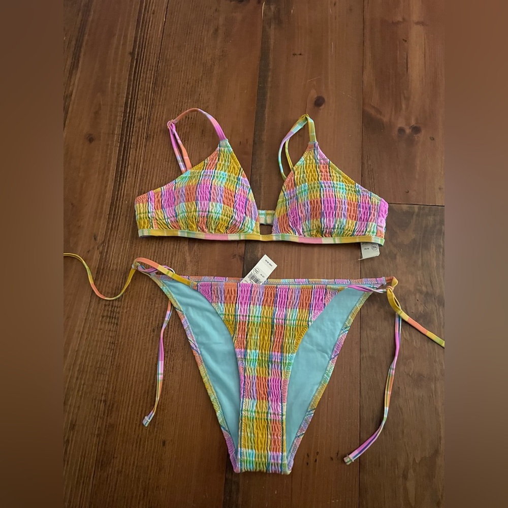 NEW WITH TAGS AERIE SWIM SIZE MEDIUM PERFECT CONDITION
